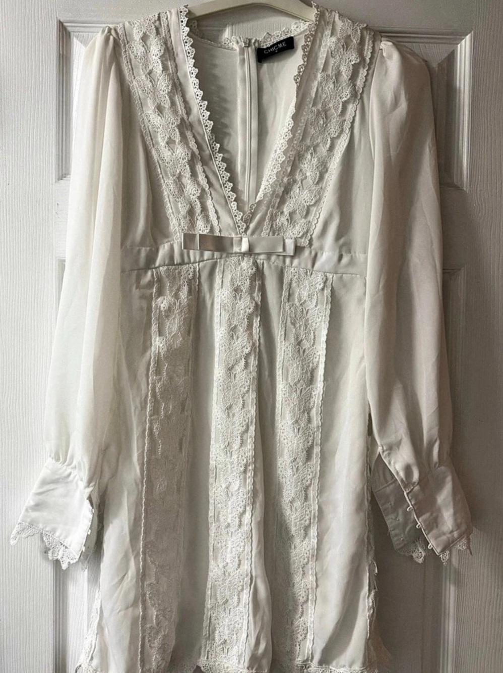 CHICME Lace V-Neck Mini Dress White Size Medium Like New